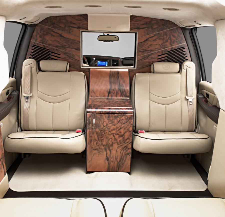  Cadillac Escalade ESV Executive Edition Concept 2003 года  (фото 4 из 16)